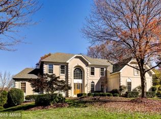 10400 Willow Crest Ct, Vienna, VA 22182