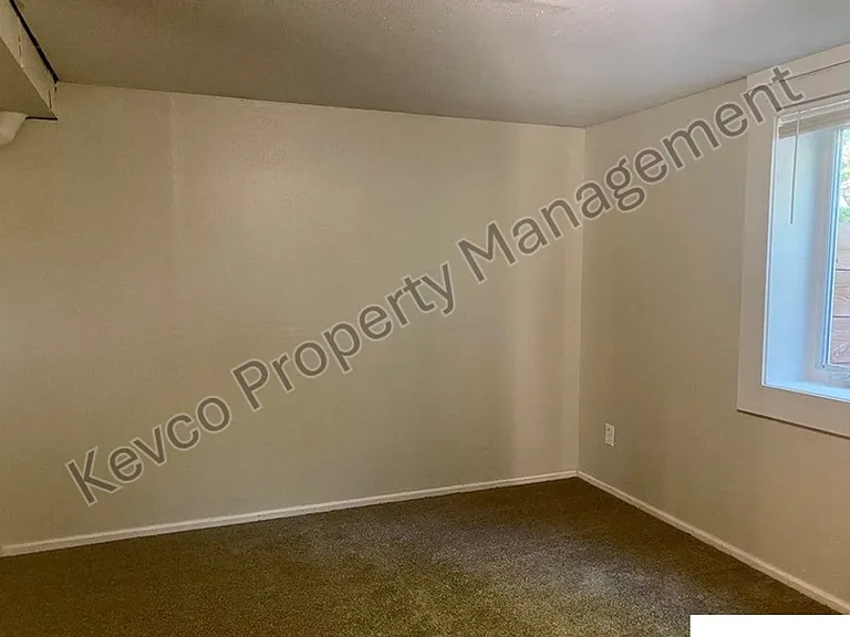 1400 Hillcrest Dr — Photo 16