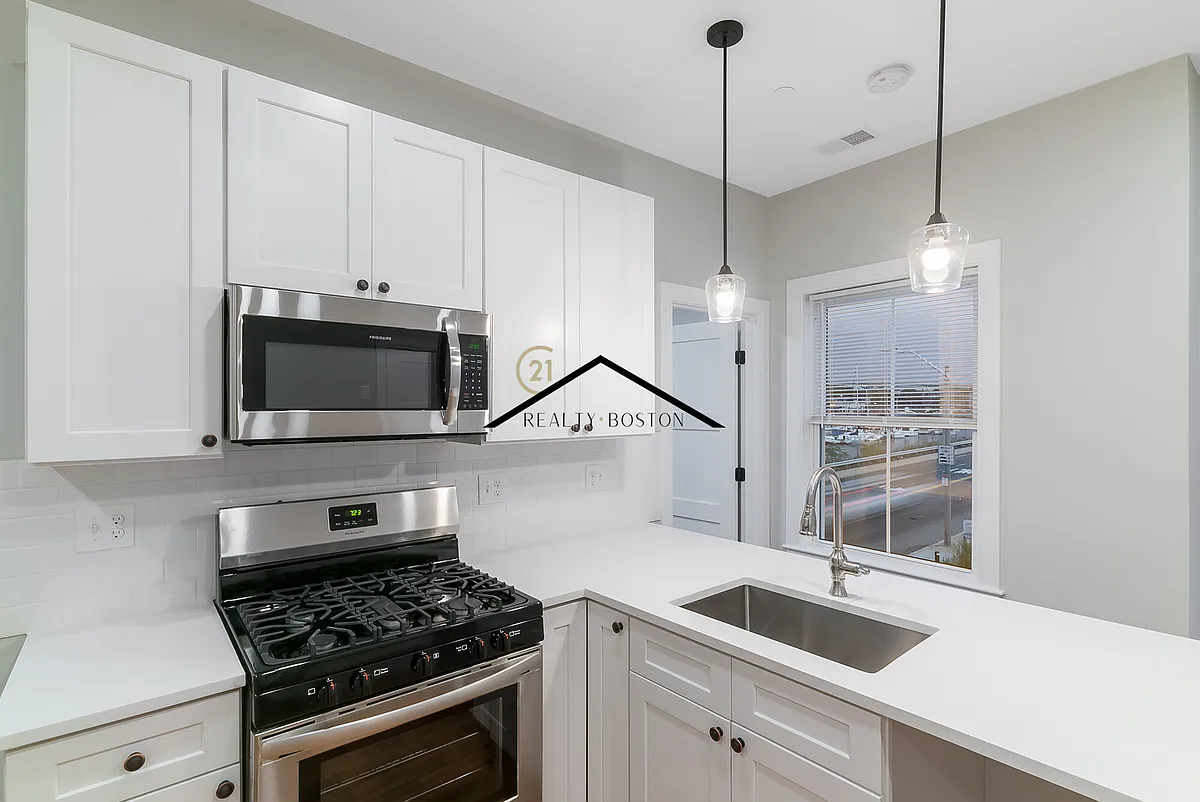 Building Photo - 477 Meridian St #2