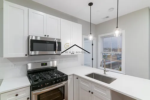 477 Meridian St #3 Photo 1