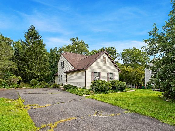 2nd image of 154 Regents Rd