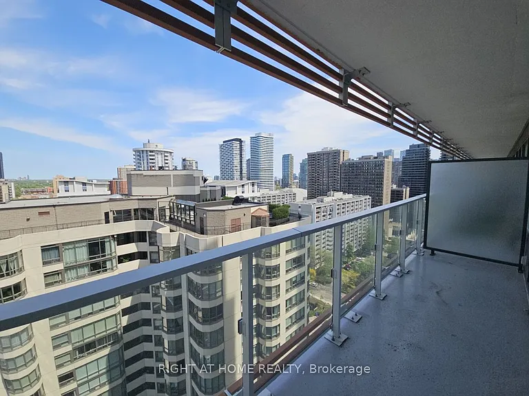 18 Maitland Ter #1711 — Photo 10