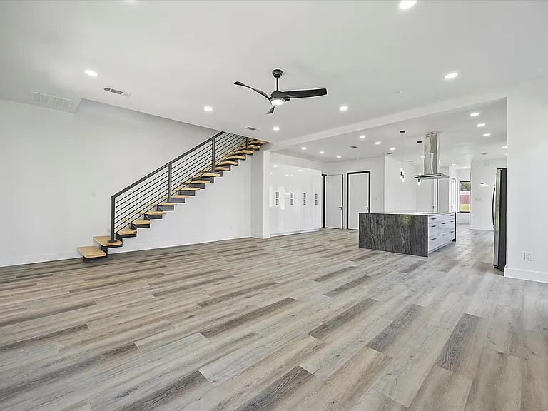 2811 Rodeo Dr — Photo 24