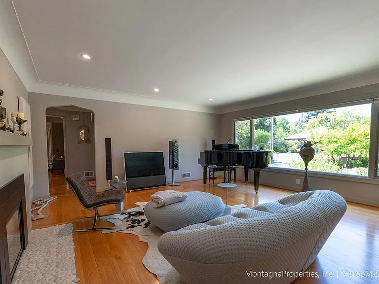 16911 Kennedy Rd — Photo 32