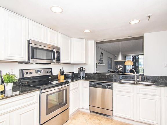 5th image of 201 W Laurel St APT 606