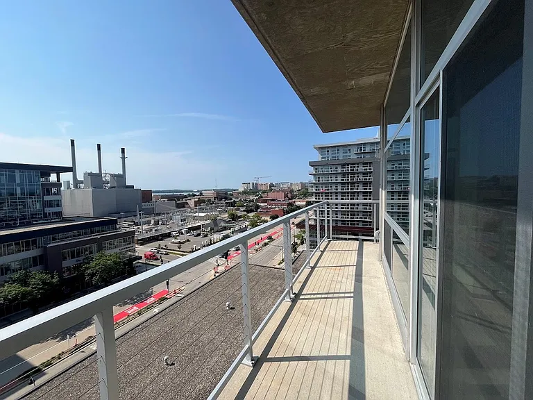Galaxie High Rise Apartments — Photo 117
