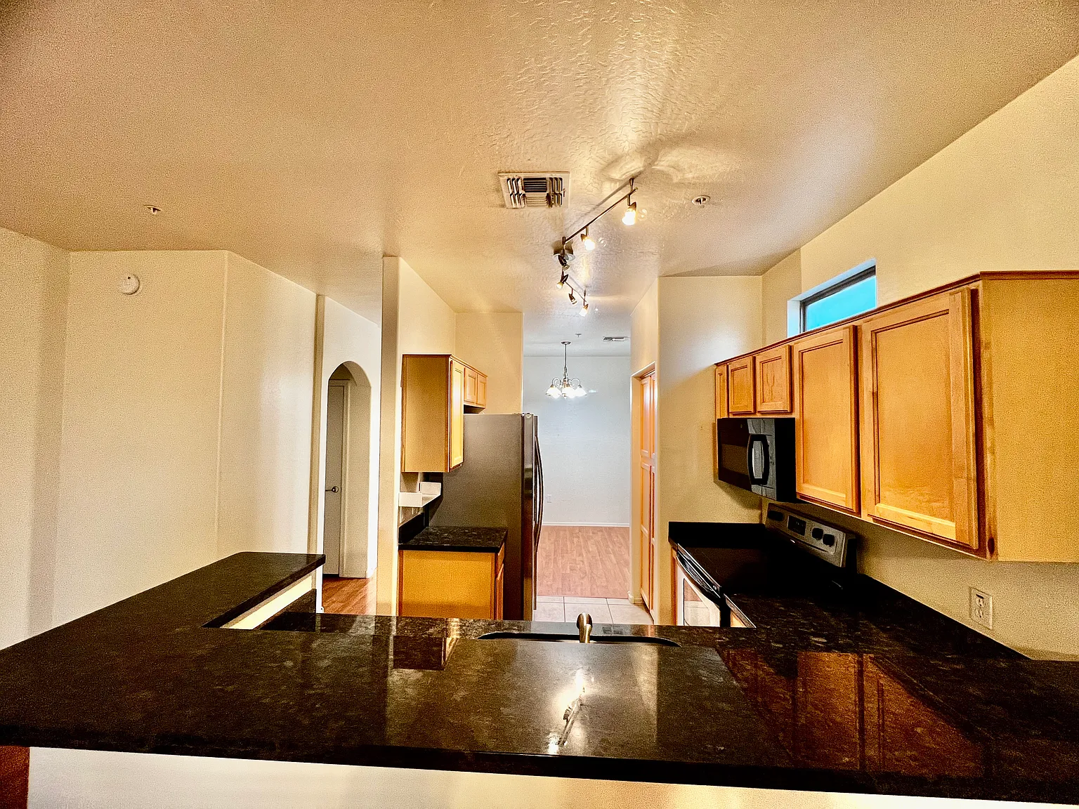 Cave Creek/Deer Valley-3/2 With Garage! — Photo 4