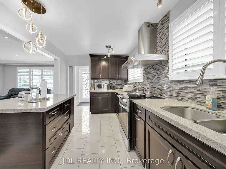 53 Southdale Dr — Photo 12