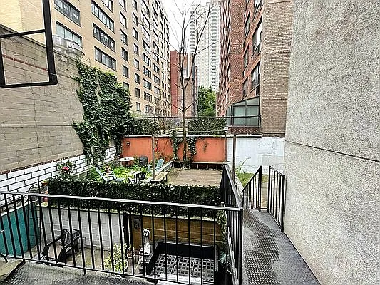Rented by J PRESTON AND ASSOCIATES INC | media 7