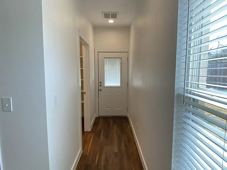 7907 Brodie Ln #B — Photo 8