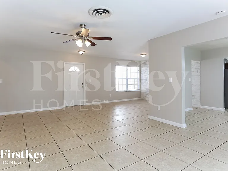 2230 NW 42nd Ave — Photo 3