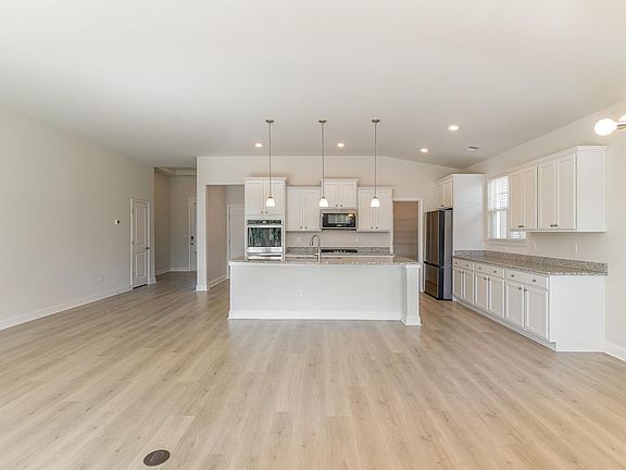 4th image of 808 Flowering Branch Ave.