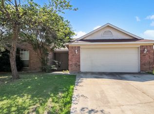 8003 Condor Ct, Arlington, TX 76001