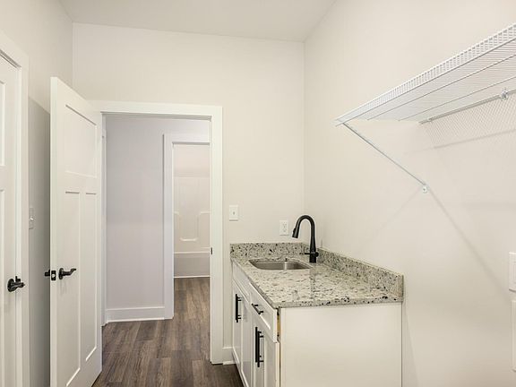 5th image of 105 Lockridge Ln