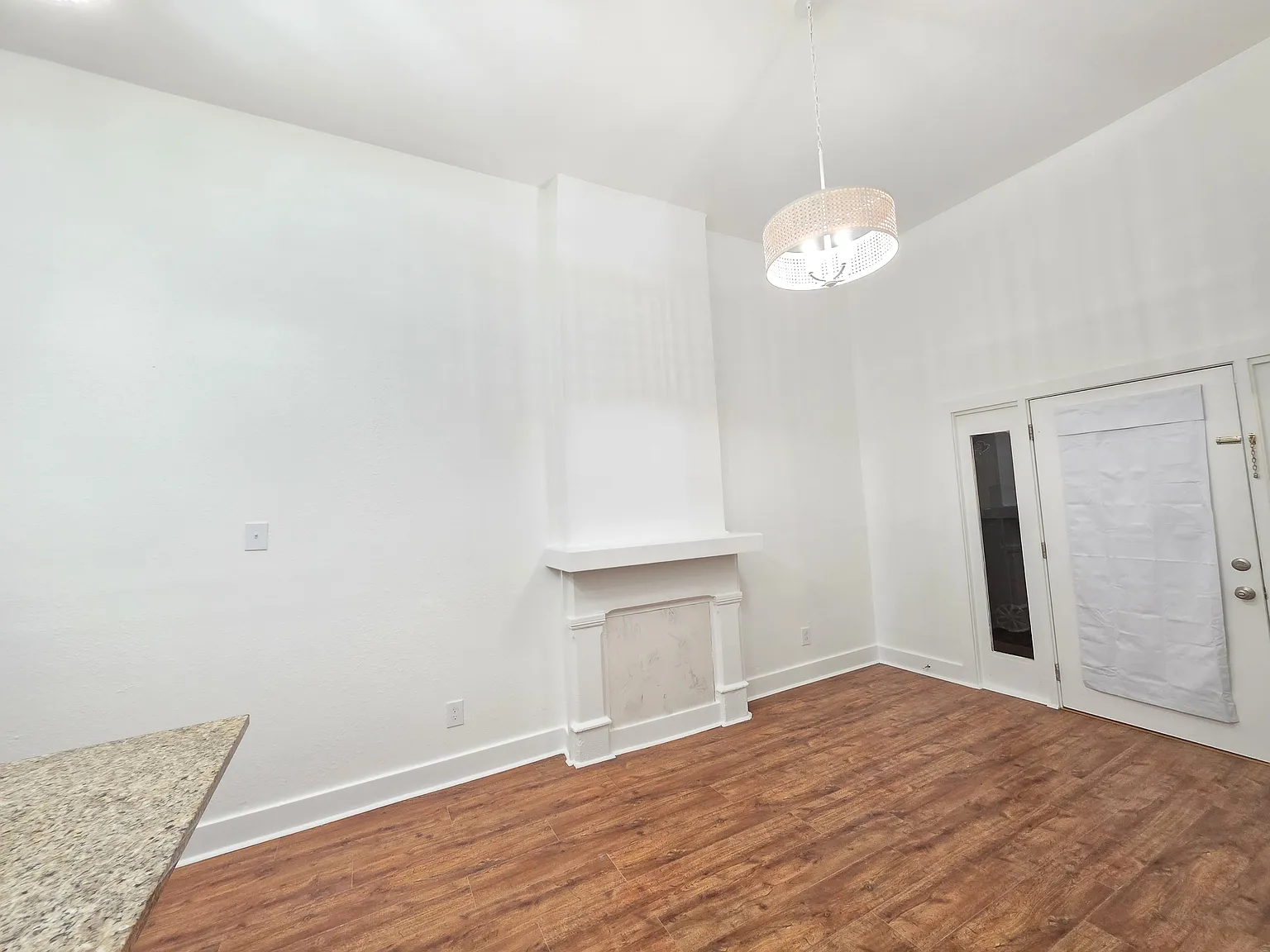 3 bed, 1300 sqft, $2,000 — Photo 4