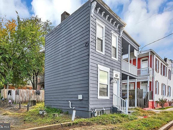 4th image of 2101 Logan St