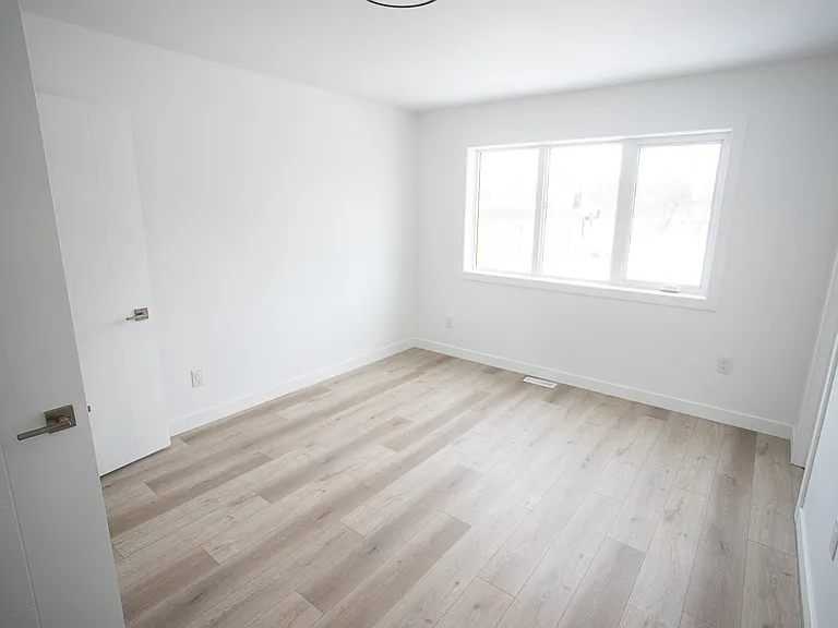 154 A Perth Ave #1 — Photo 8