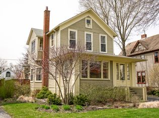 537 N Grove Ave, Oak Park, IL 60302