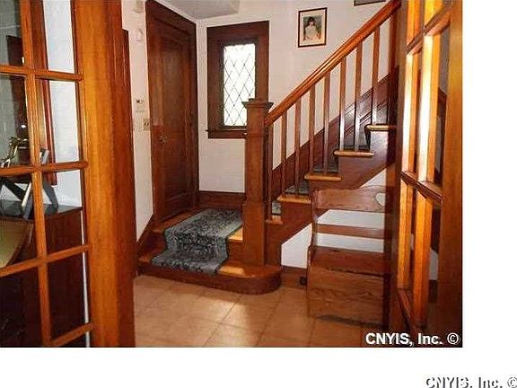 4th image of 109 Crawford Ave