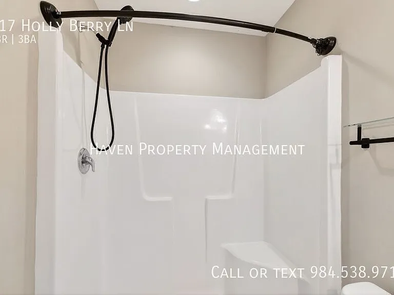 117 Holly Berry Ln — Photo 24
