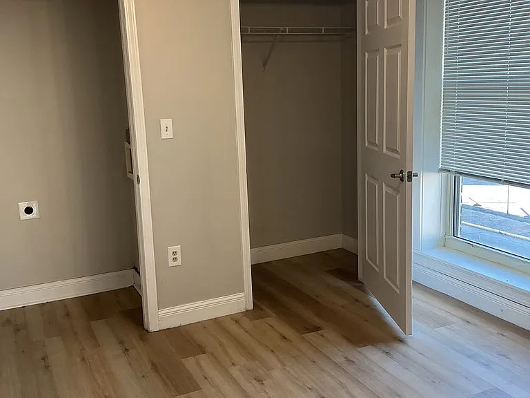 Drake Hotel Apartments — Photo 3
