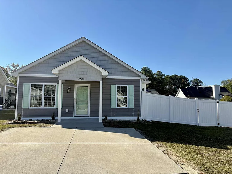 1933 Sapphire Rd — Photo 7