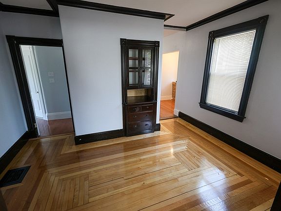 5th image of 50 Thatcher St Suite 2