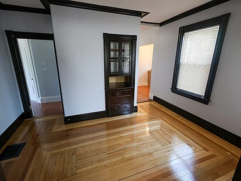 50 Thatcher St #2 — Photo 5
