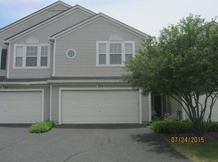 704 Valley View Ct, Aurora, IL 60502