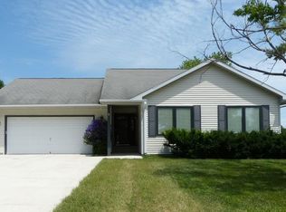 100 Delft Dr, Pella, IA 50219