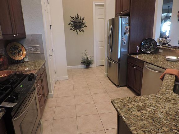 5th image of 2902 SE Eagle Dr