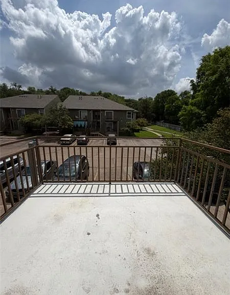 1500 Lake Shore Dr #113 — Photo 2