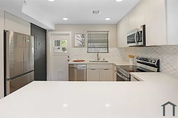 5224 NE 16th Ave — Photo 7