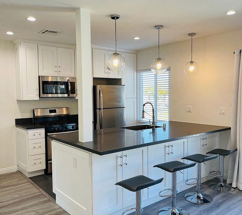 1st image of 12656 Burbank Blvd #10