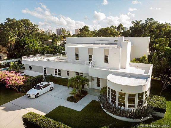 2nd image of 3141 Royal Palm Ave