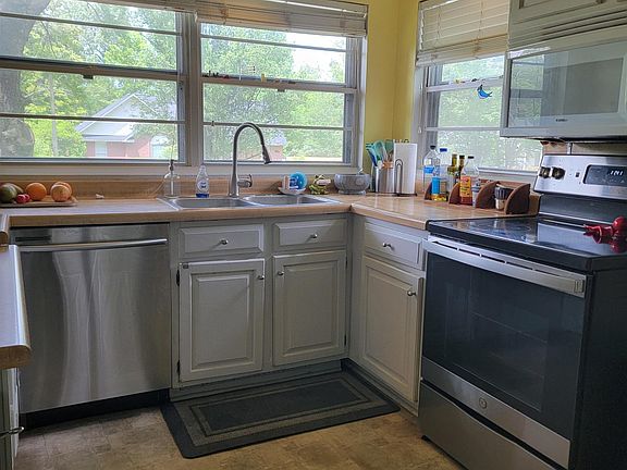 3rd image of 38 Fair Oaks Pl