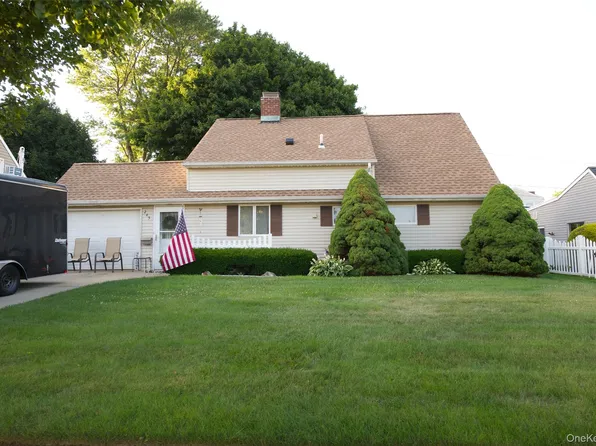 245 Sprucewood Drive, Levittown, NY 11756