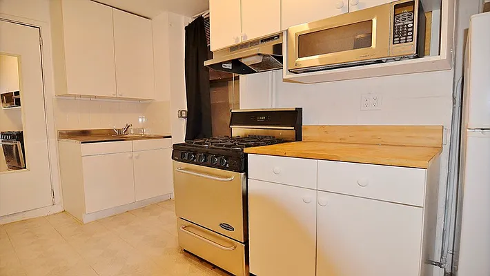 Rented by Park Property Advisors | media 11