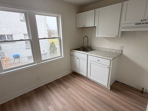 5th image of 1439 Nightingale Rd