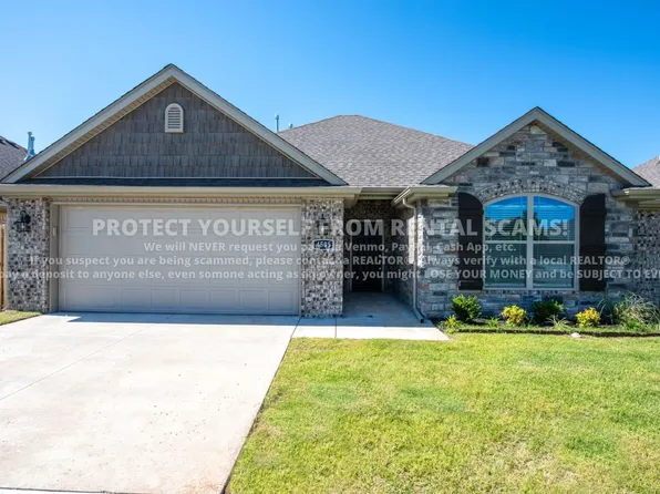 4505 W Divide Dr, Fayetteville, AR 72704