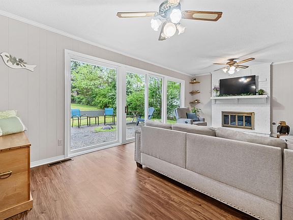 5th image of 905 Cherry Hill Dr