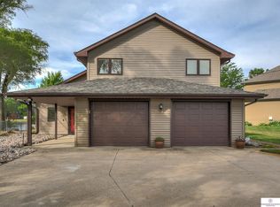 1805 Hanson Dr, Bellevue, NE 68123