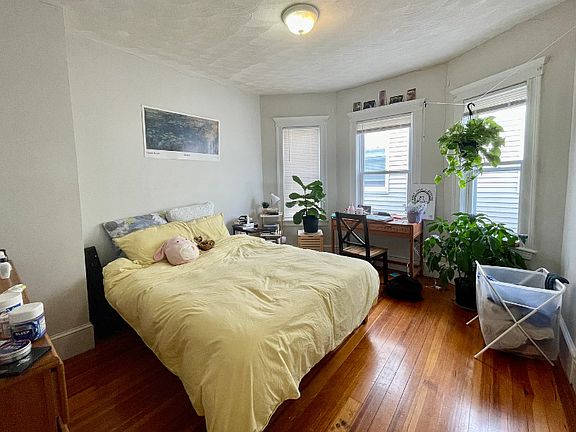 5th image of 83 Newbury St