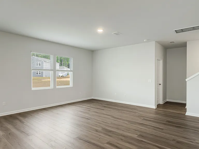 725 Meadowbrook Ln — Photo 8