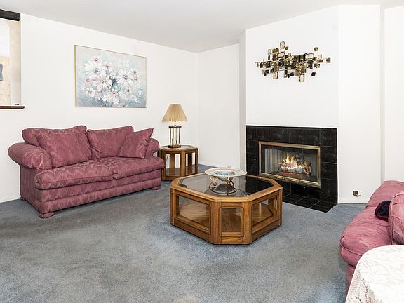 4th image of 7031 W 91st St