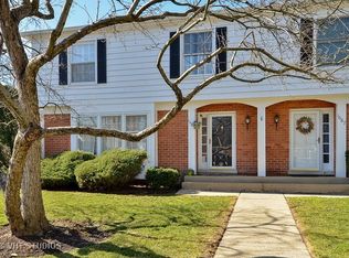 1685 Colonial Ln, Northfield, IL 60093