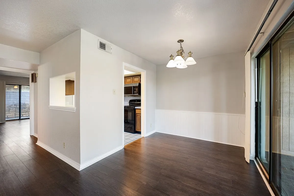 1 bed, 1.0 bath, 920 sqft, $1,350 — Photo 3
