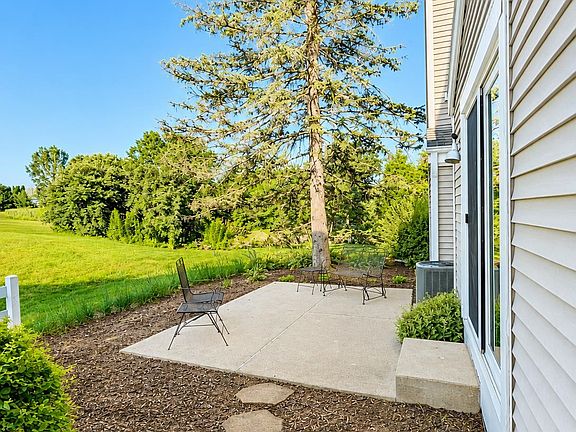 3rd image of 7379 Tree Ln