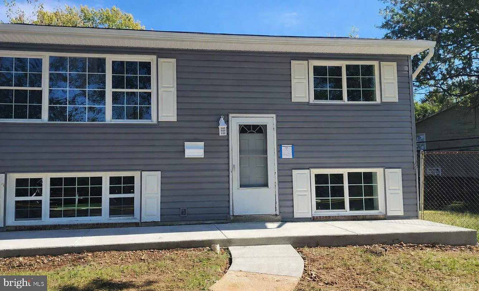 3 bed, 2.0 bath, 1320 sqft, $4,000 — Photo 1