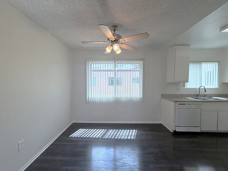 735 E Palmer Ave #202 — Photo 4